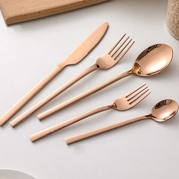 Kompletní Sada Příborů – Elegantní Kousky Pro Vybraný Stůl