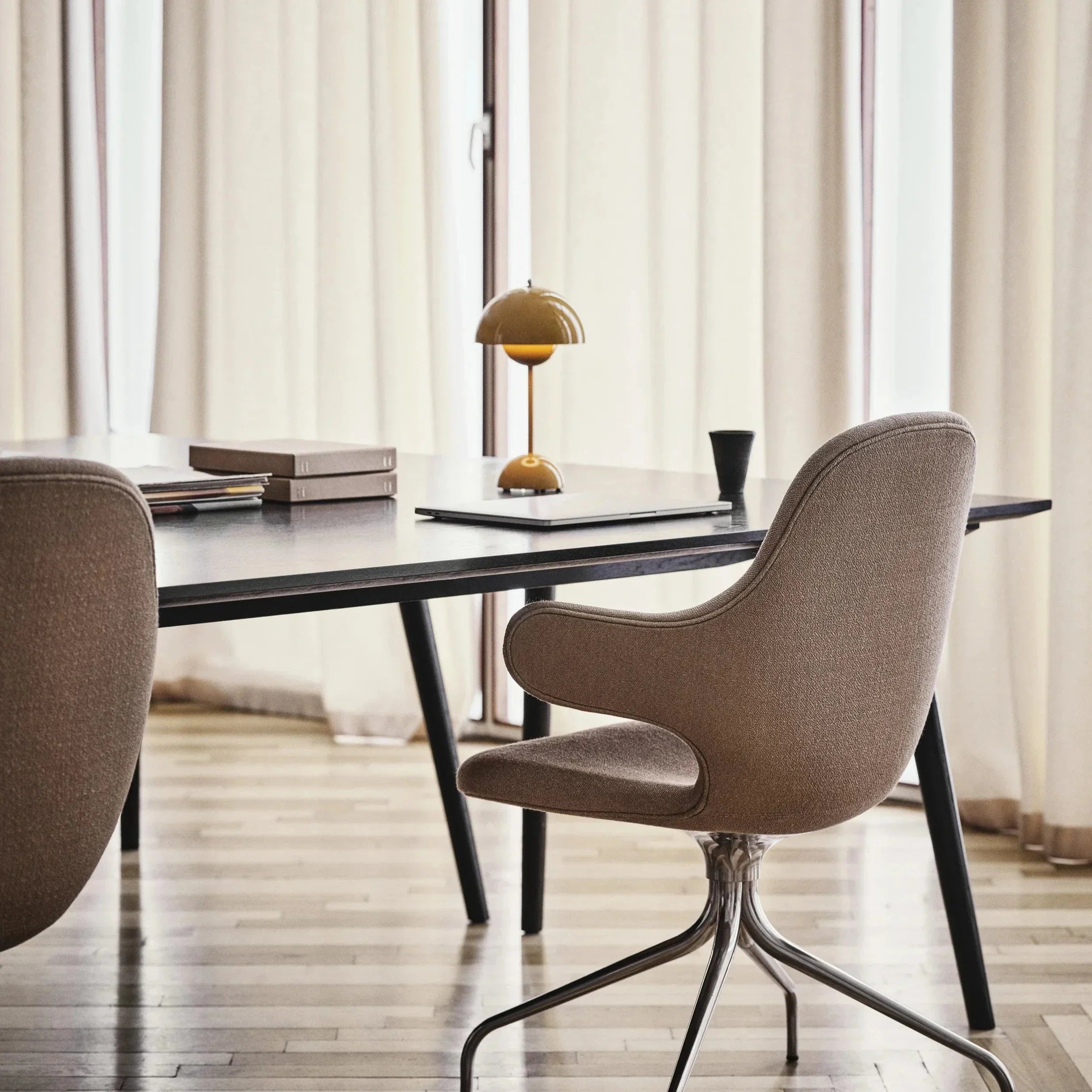 Λάμπα LED Γραφείου – Σύγχρονη Απλότητα και Λειτουργικότητα