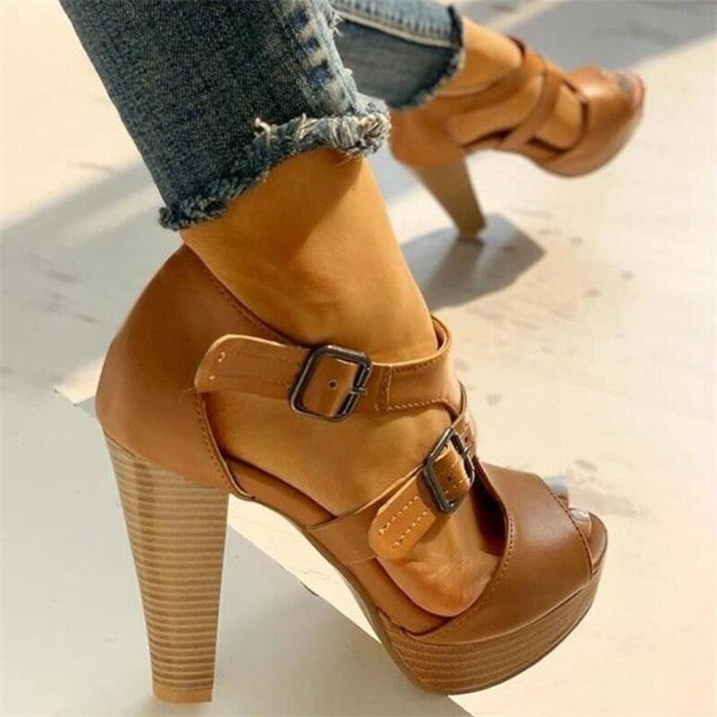 Marilou | Schicke Sandalen mit Plateausohle und doppelten Schnallen