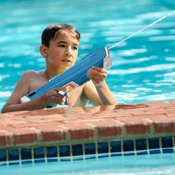 Elektrická vodná pištoľ - automatické dobíjanie a výkonný postrek