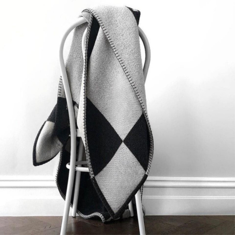 Ruitpatroon – Moderne Elegantie En Gezellig Comfort