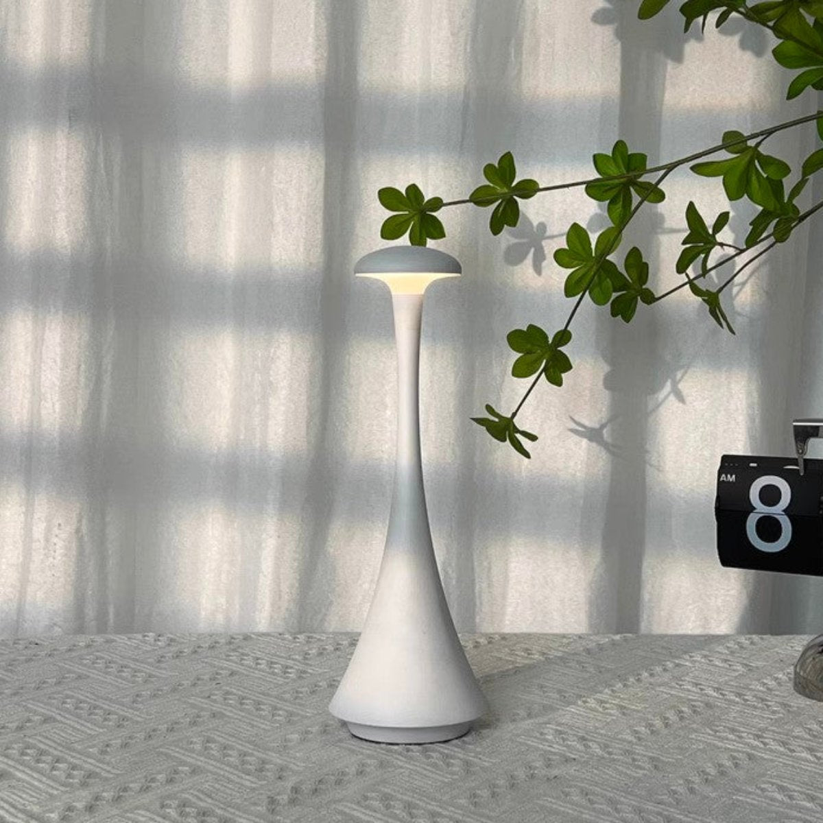 Lampada da Tavolo Slanciata – Eleganza e Modernità