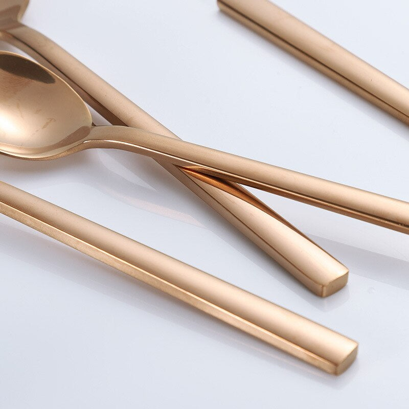 Kompletní Sada Příborů – Elegantní Kousky Pro Vybraný Stůl