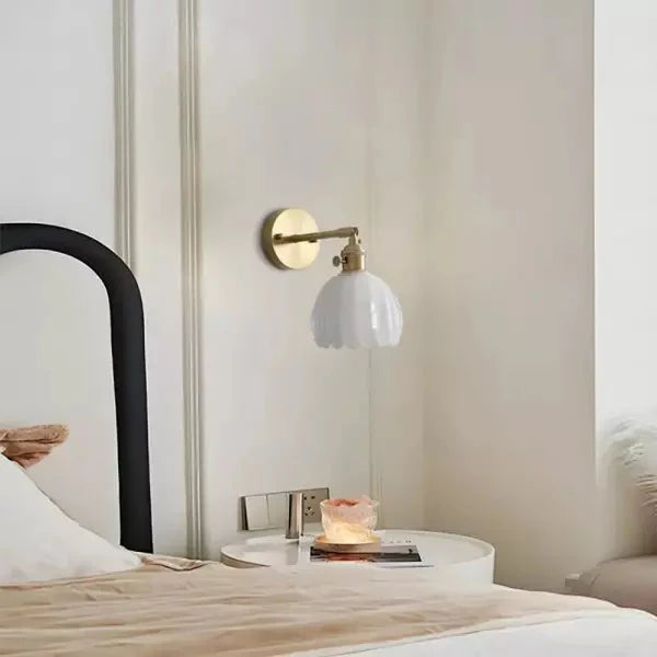 Applique Decorativa da Parete – Fiore in Bocciolo e Atmosfera Romantica 
