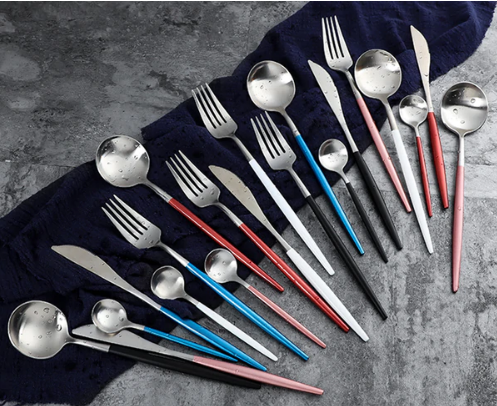 Set de Tacâmuri 24 Piese – Finisaj Elegant Pentru Masă Rafinat 