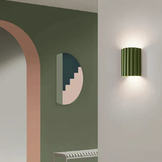 Moderná nástenná lampa z živice – elegancia a originalita 