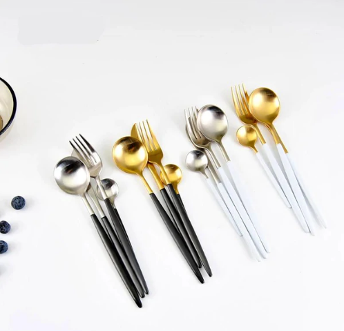 Set de Tacâmuri 24 Piese – Finisaj Elegant Pentru Masă Rafinat 