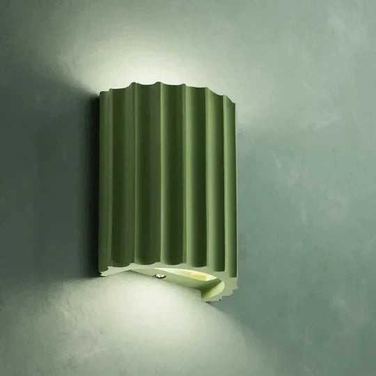 Moderná nástenná lampa z živice – elegancia a originalita 