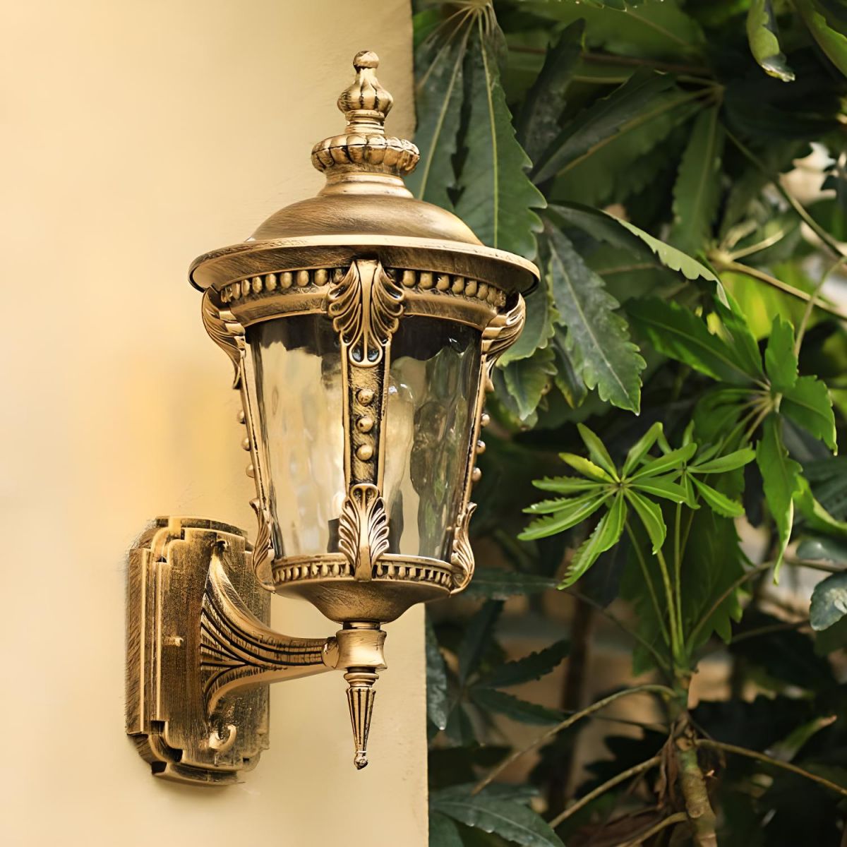 Vintage Wandleuchte aus Glas – Retro-Stil und Wetterbeständigkeit 