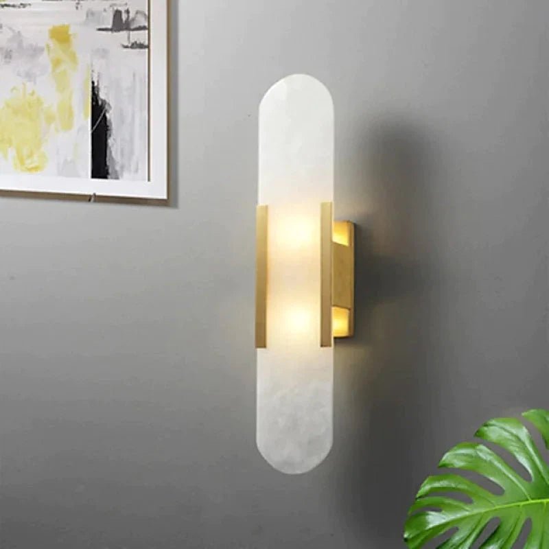 מנורת קיר LED שחורה וזהובה – אלגנטיות מודרנית ועיצוב שיק 