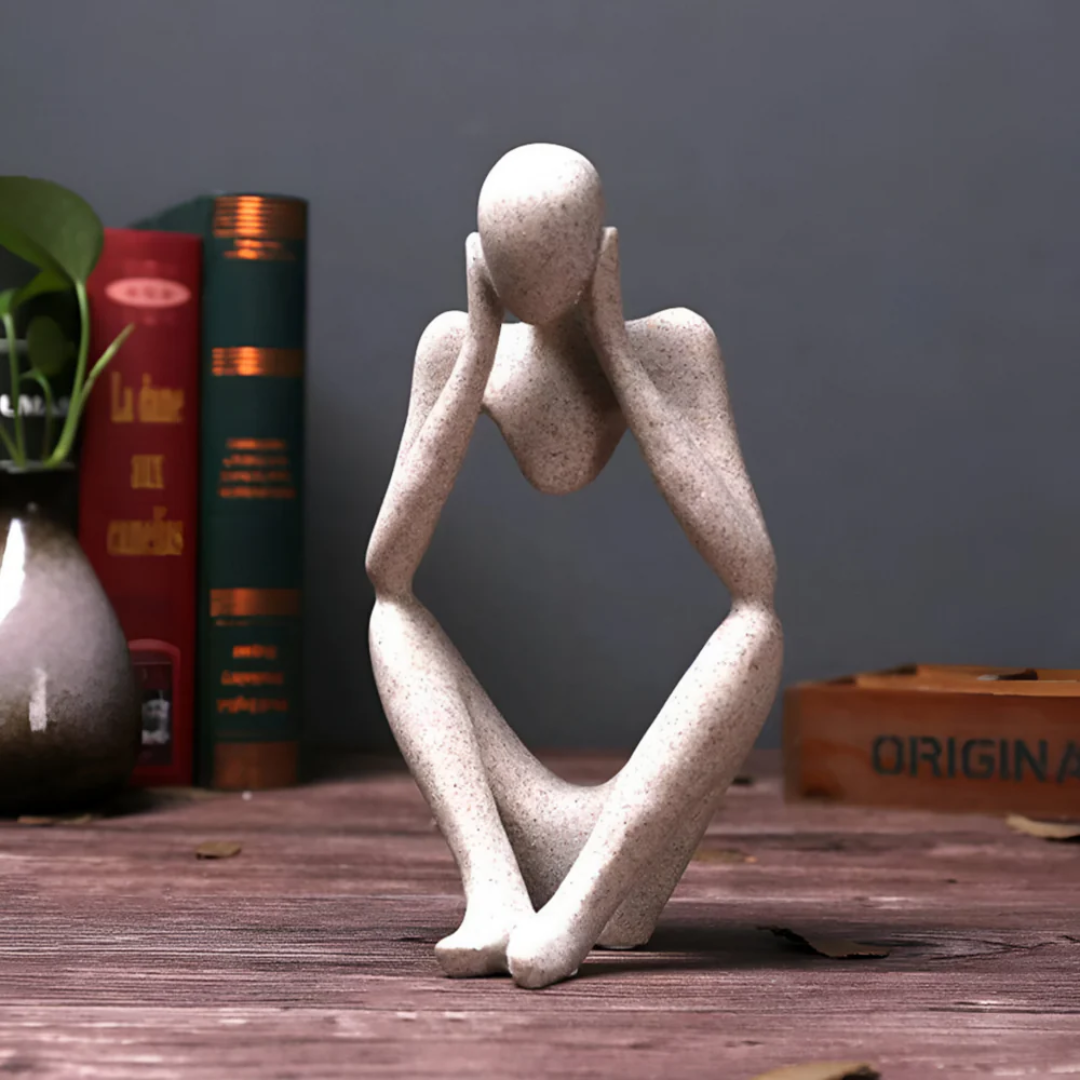 Escultura Abstrata Pensador – Elegância Contemplativa e Design Moderno 