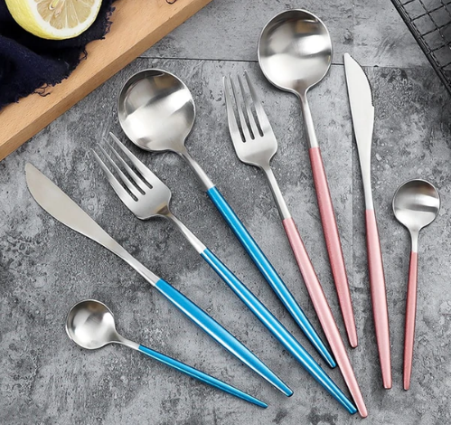 Set de Tacâmuri 24 Piese – Finisaj Elegant Pentru Masă Rafinat 