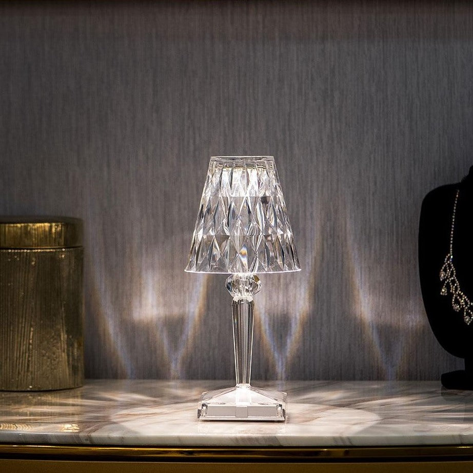 Lámpara de Mesa Cristalina – Elegancia Moderna y Ambiente Acogedor 