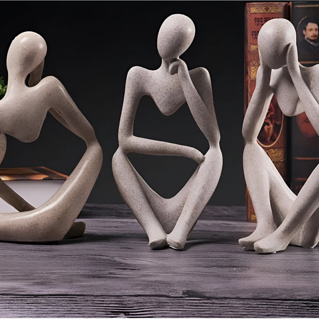 Escultura Abstrata Pensador – Elegância Contemplativa e Design Moderno 