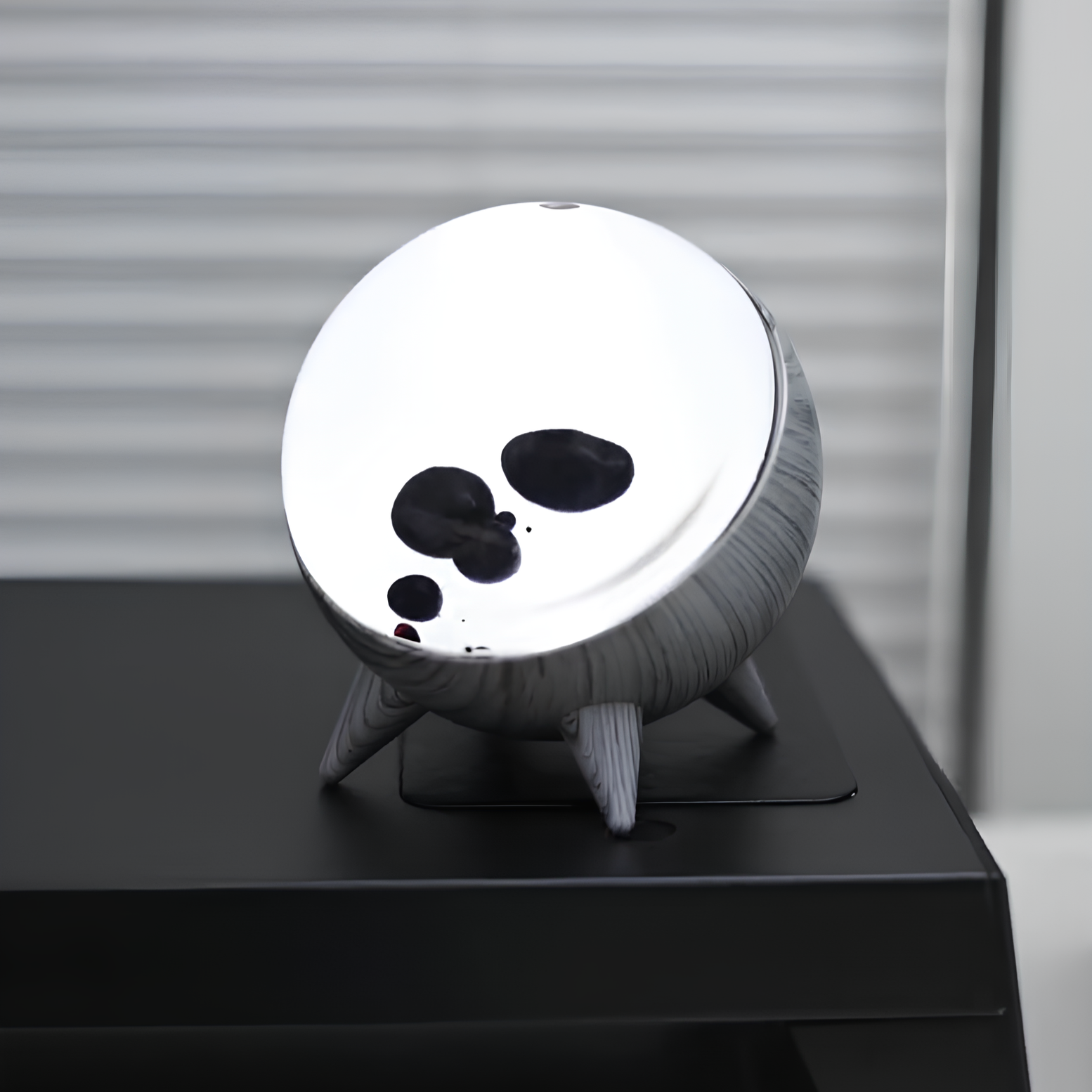 Interaktywna Lampa Dekoracyjna – Gra Świateł i Unikalny Design 