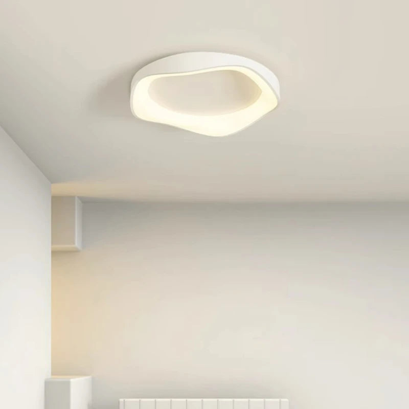 Asymmetrisk LED taklampe – Trend og eleganse 
