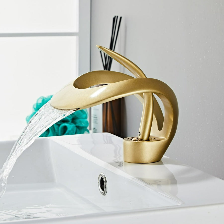 Moderne Badkamerkraan – Gebogen en Elegante Ontwerp 