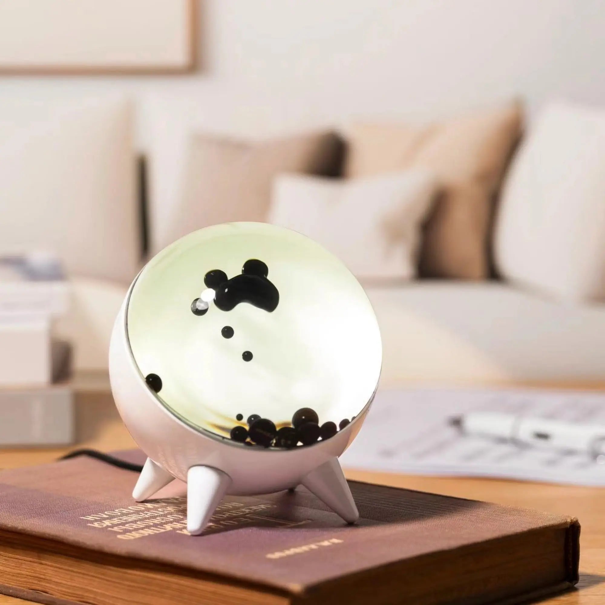 Interaktywna Lampa Dekoracyjna – Gra Świateł i Unikalny Design 