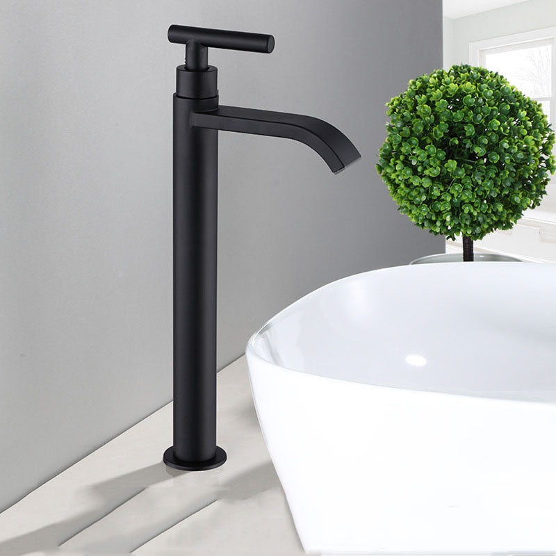 Höjd handfatsskran – Elegant matt svart finish 