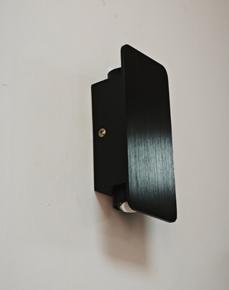 Aplique de Pared Led Minimalista – Luz Sutil y Línea Contemporánea 