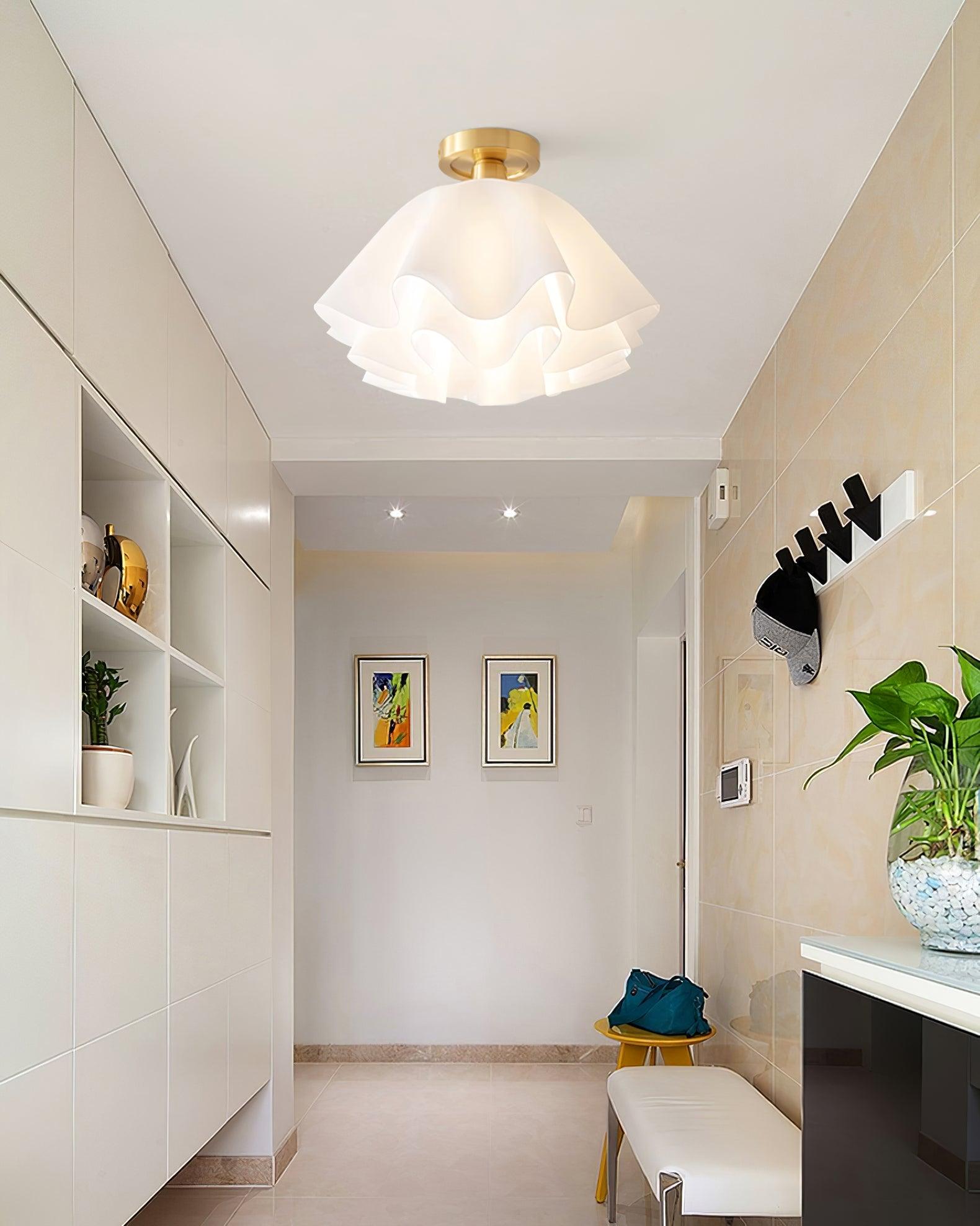Moderní Elegantní Stropní Svítidlo – Refinované Osvětlení a Teplá Atmosféra 