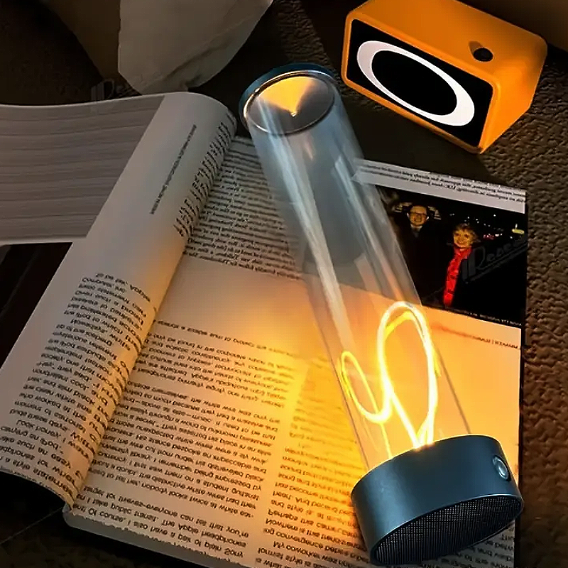 مصباح طاولة LED - إضاءة حديثة وأنيقة 