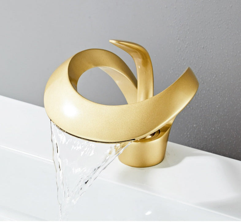 Moderne Badkamerkraan – Gebogen en Elegante Ontwerp 