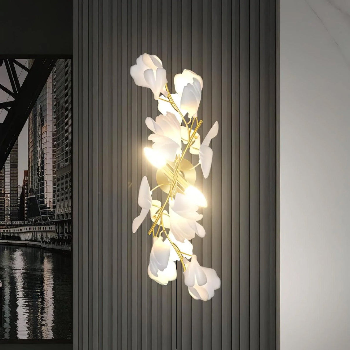 Lampă de perete florală - Eleganță aurie și lumină moale