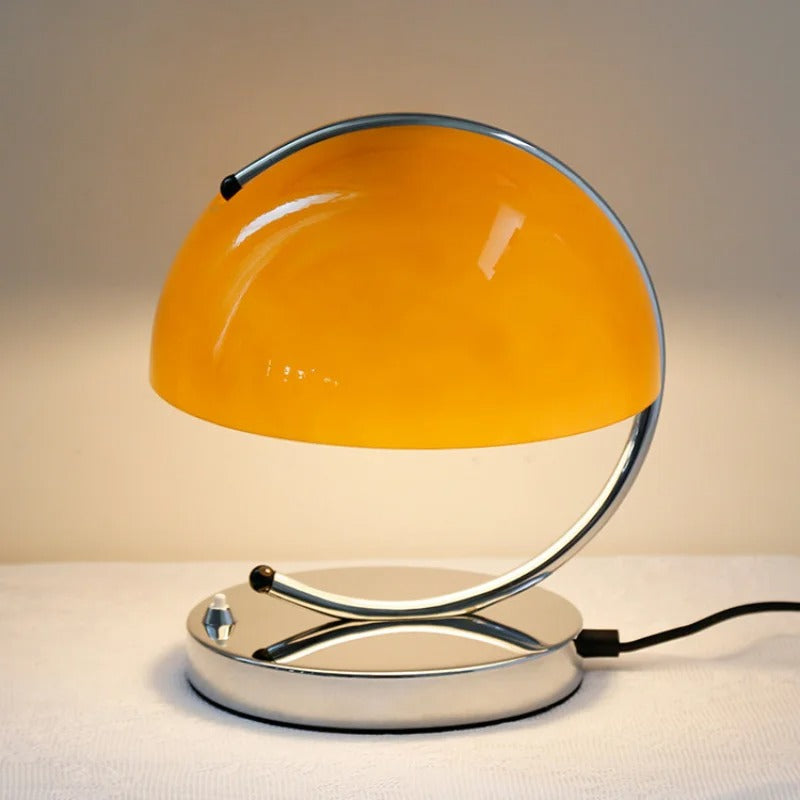 Lampa Stołowa w Stylu Skandynawskim ze Szkła – Elegancja i Nowoczesność 