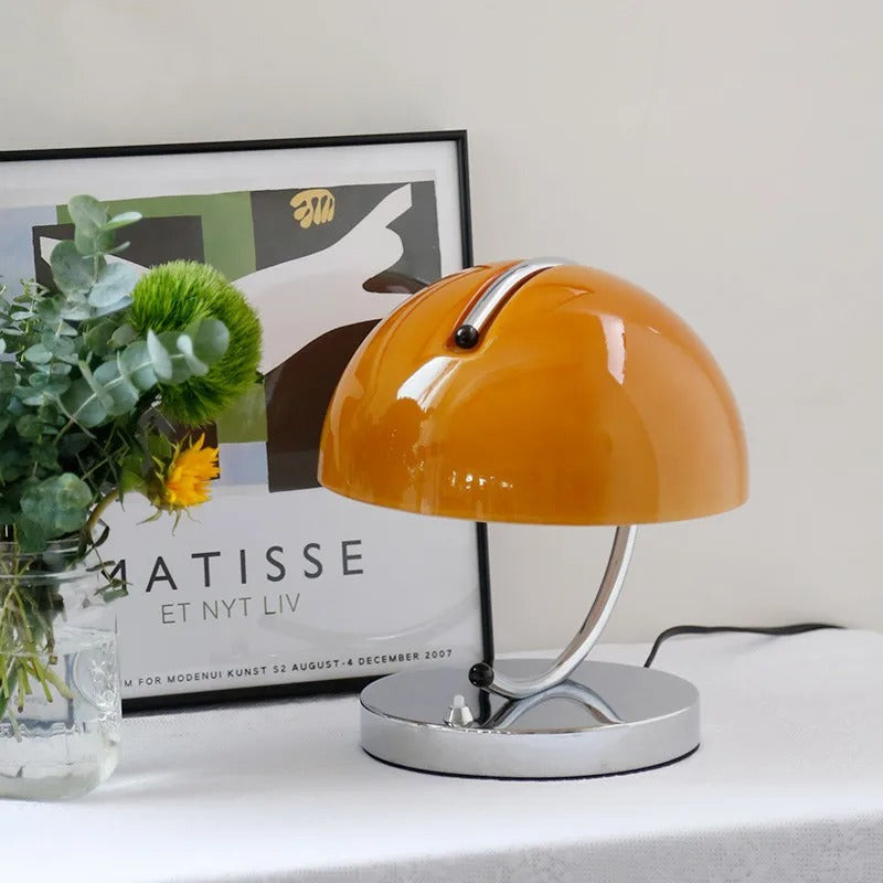Lampa Stołowa w Stylu Skandynawskim ze Szkła – Elegancja i Nowoczesność 