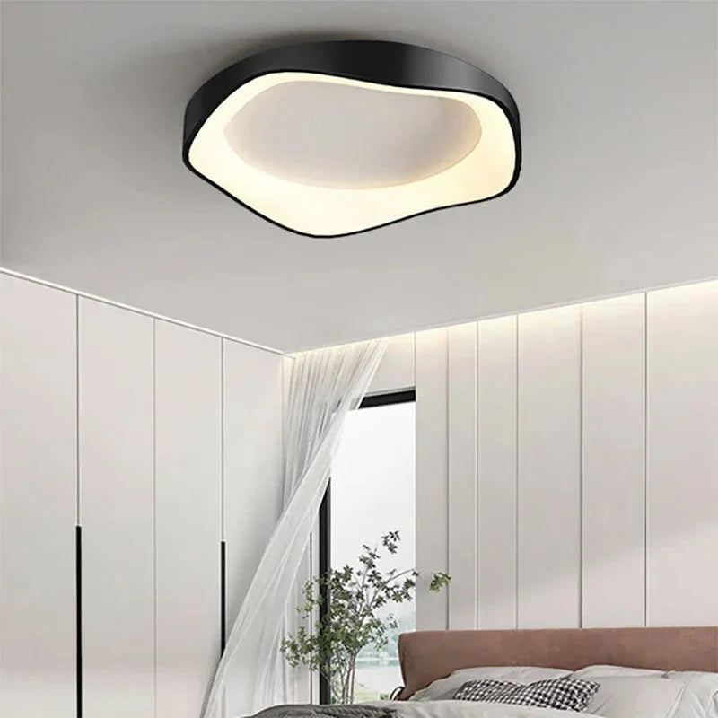 Asymmetrisk LED taklampe – Trend og eleganse 